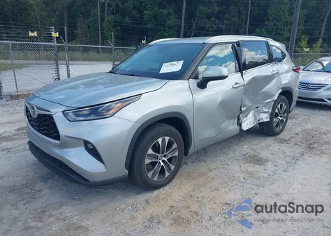 2021 Toyota Highlander Xle z USA, uszkodzony, nr VIN 5TDGZRAH5MS537821